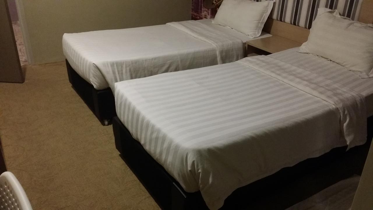 Om Hotel Simpang Ampat  Екстер'єр фото
